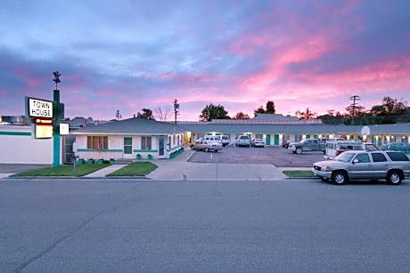 Town House Motel