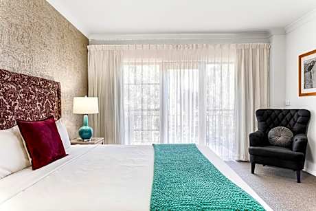 Deluxe King Room with Spa Bath