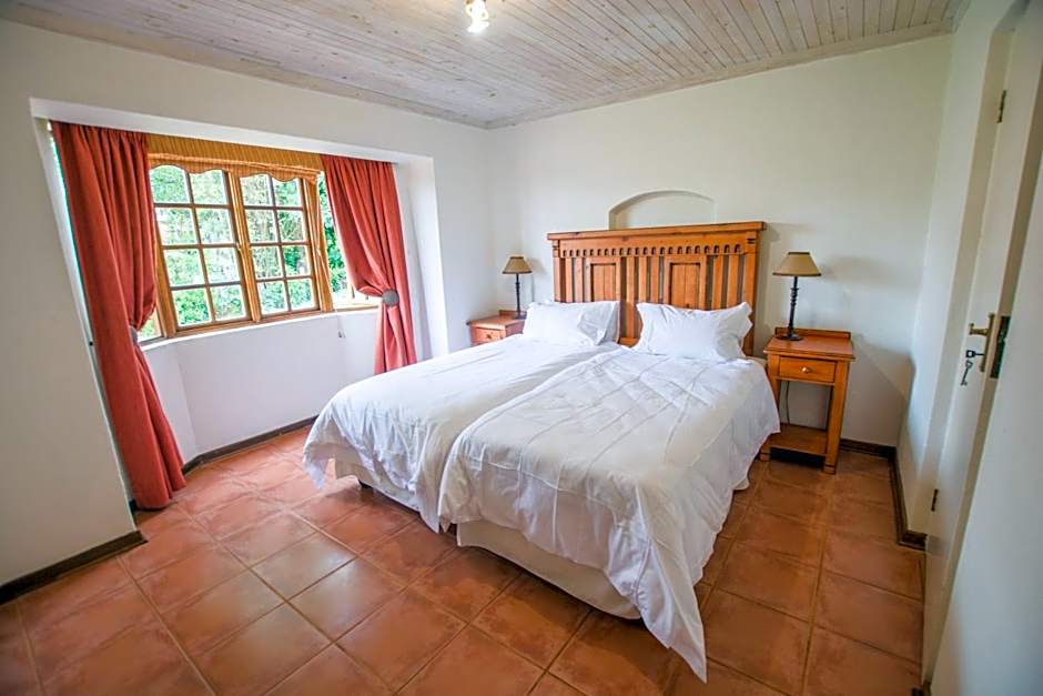 Hoyohoyo Koeltehuis Farm Lodge