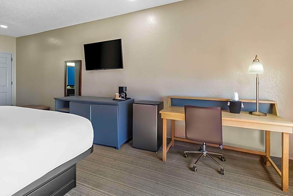 Sonesta Essential IAH Airport JFK Boulevard - Newly Renovated