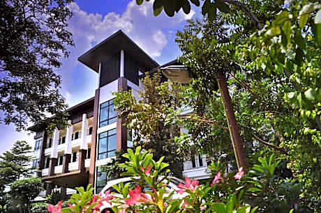 Gasser Park & Residence