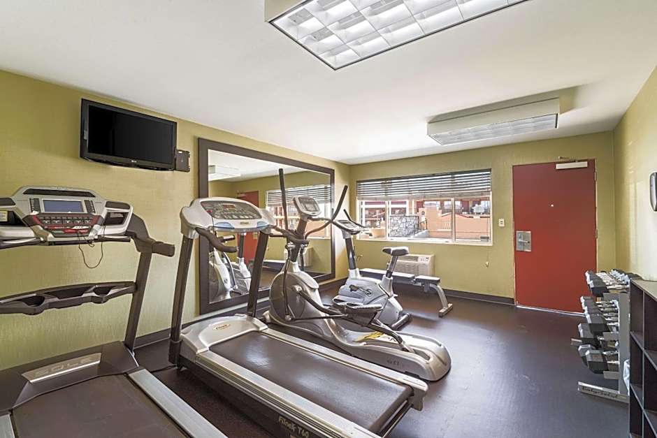 Quality Inn & Suites Airport Convention Center – Portland, OR