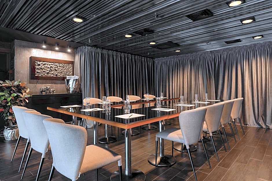 11 Mirrors Design Hotel