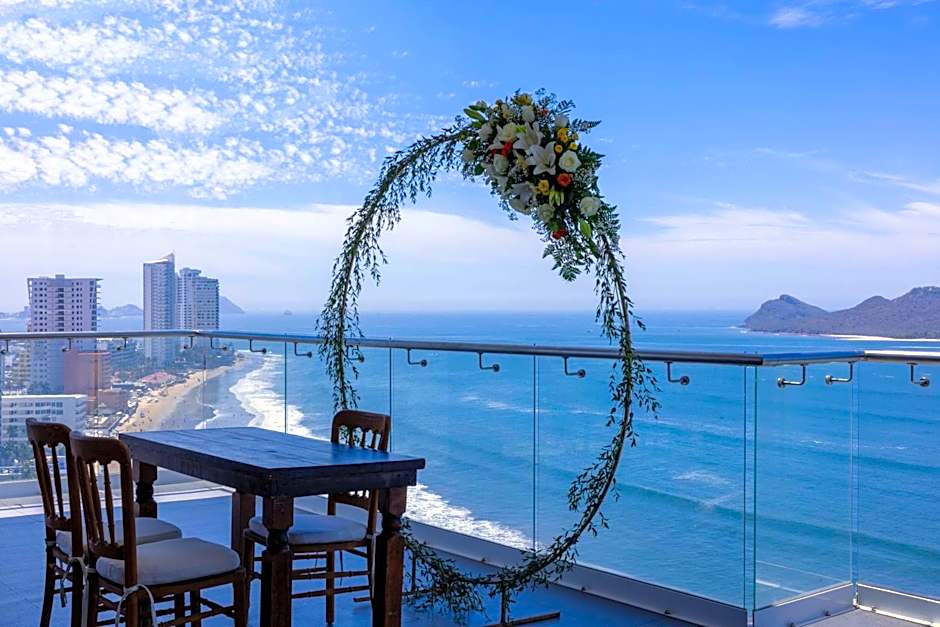 DoubleTree by Hilton Mazatlan