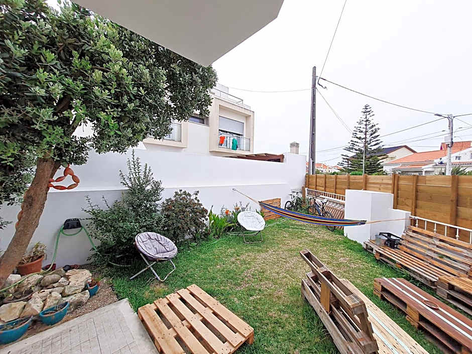Cloud to Chill Surfhouse Baleal
