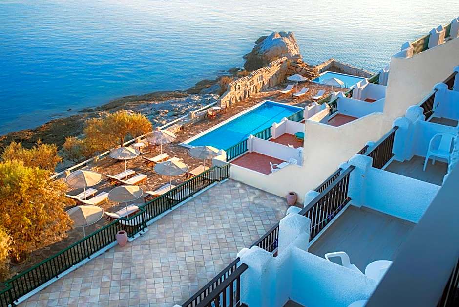 Cavos Bay Hotel & Studios