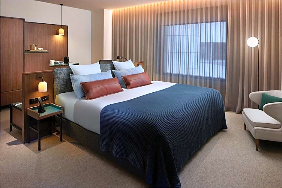 Next Hotel Melbourne, Curio Collection by Hilton