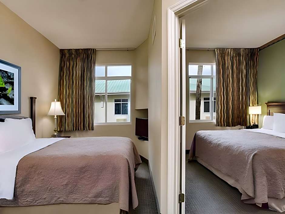 Photo 1 of 2 of 1 King Bed and 1 Queen Bed Suite