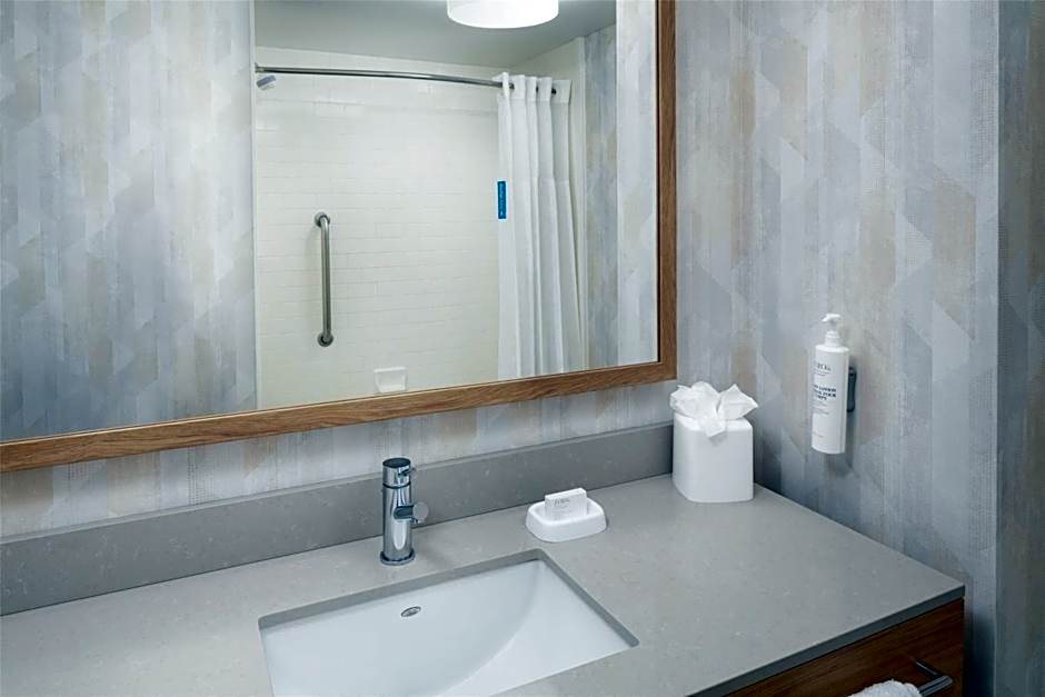 Hampton Inn By Hilton Nashua