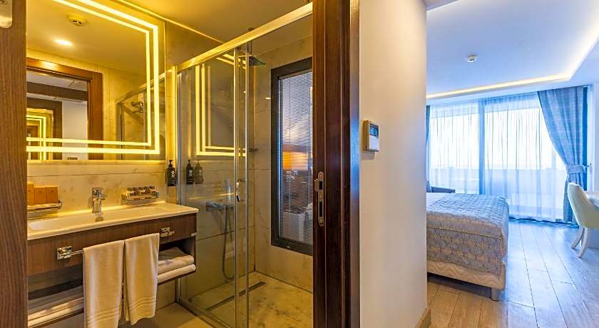The Nowness Luxury Hotel & Spa