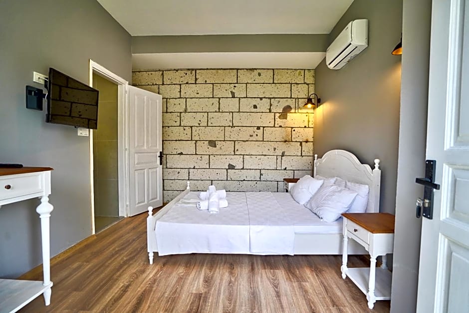 La Mira Suites