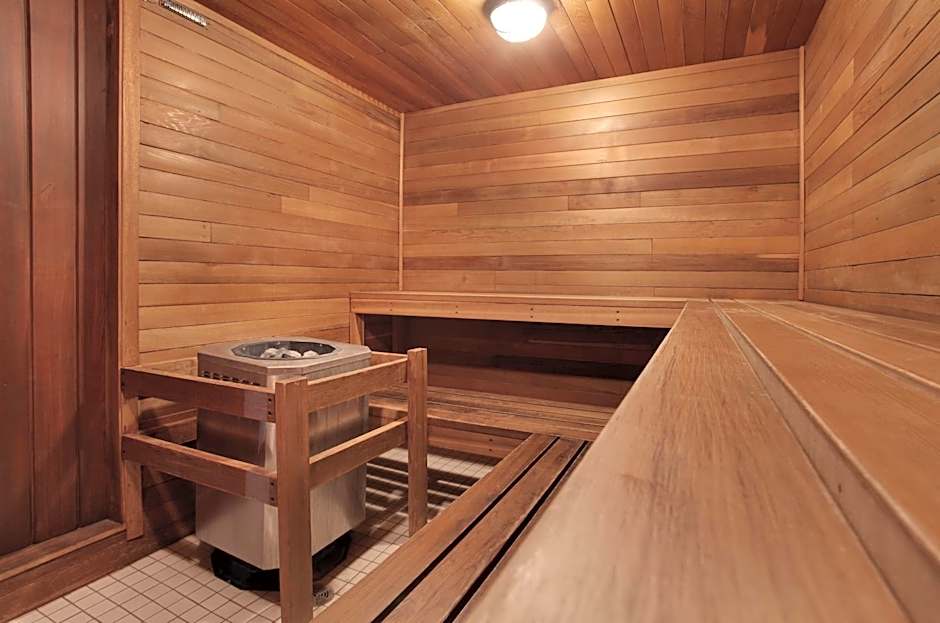 Guest House Inn & Suites