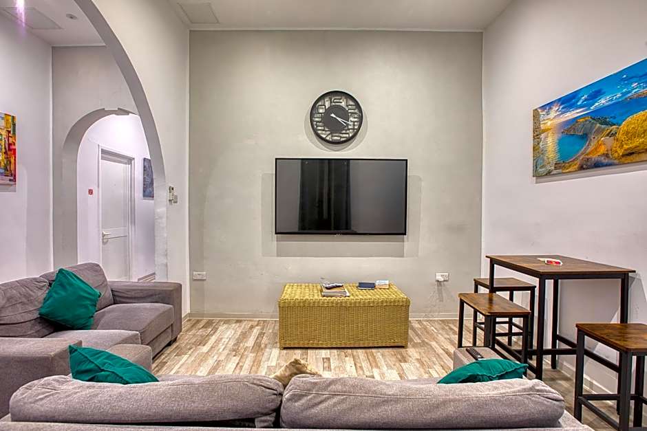 Bookarest Hostel Malta