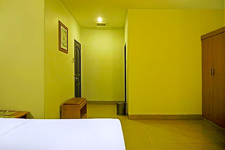 Collection O 92690 Hotel Limas