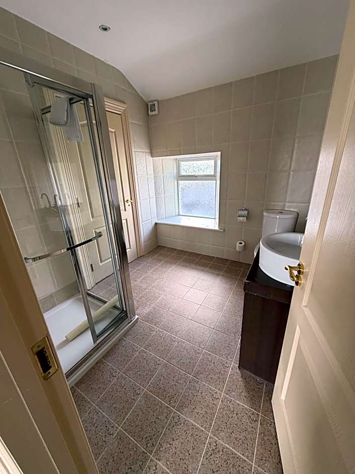 Connemara Lake Hotel