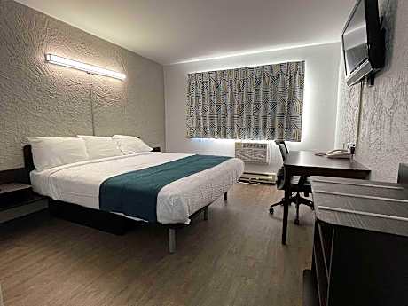 1 King Bed | Non-Smoking, Hot Tub
