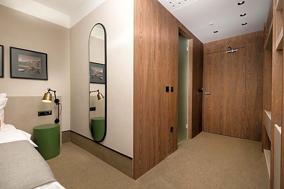 Infinity Hotel & More