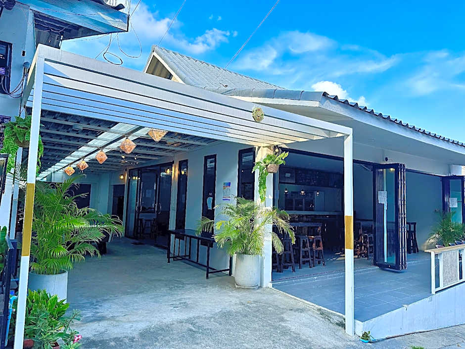 Eclipse Hostel and Bar