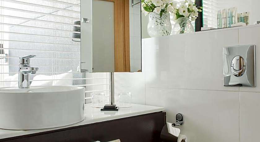 Benjamin Herzliya Business Hotel