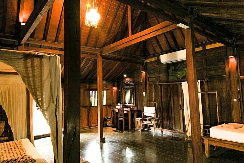 Tembi - Historical Home