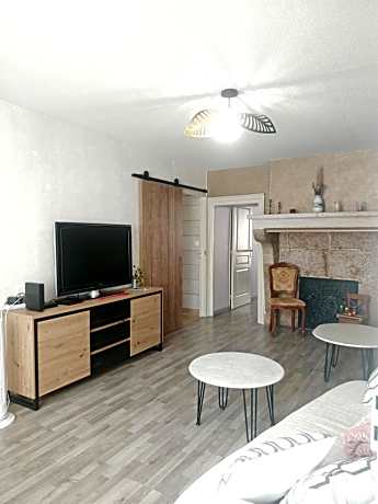 chez Émile côté face maison entière, 3 chambres, 2 salles de bains,jardin et terrasse