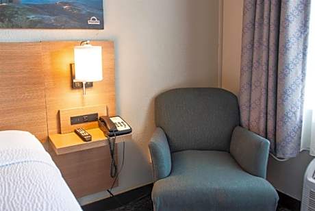 Exterior Room with King Bed - Non-Smoking