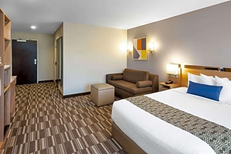 Queen Studio Suite - Mobility Access/Non-Smoking
