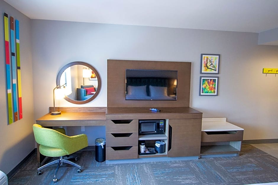 Photo 1 of 1 of 2 Queen Beds, Mobility Accessible, Bathtub