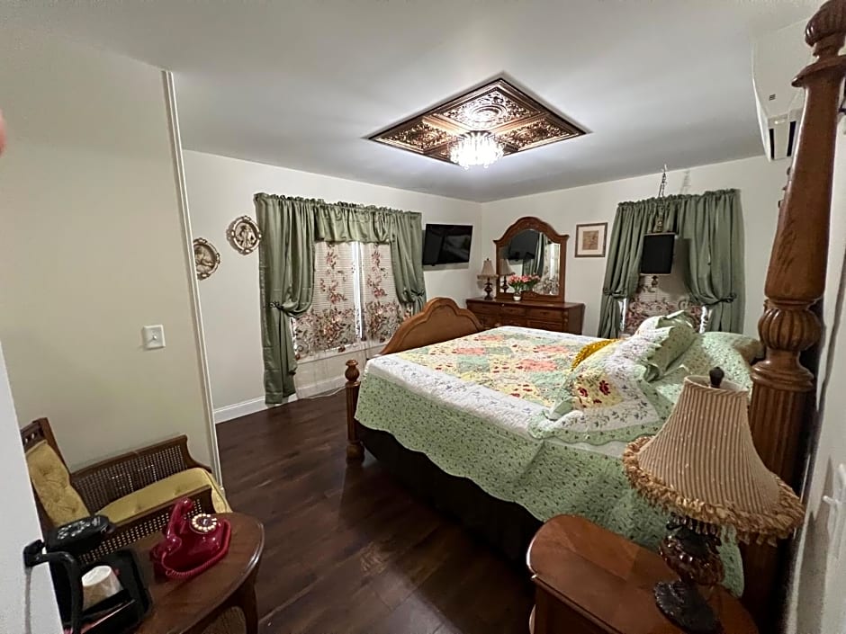 Holland Farmhouse Inn B&B