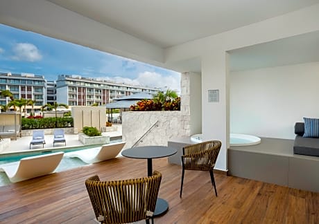 Majestic Junior Suite Swim Up - Free Wifi