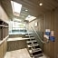 456 Embarcadero Inn & Suites