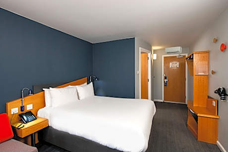 1 Double Standard with Free Hot Breakfast