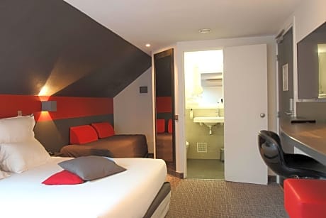 1 Queen And 1 Single, Non-Smoking, Superior Room, Larger Room, Air-Conditioned