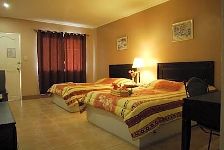 Deluxe Room (2 Adults + 1 Child)