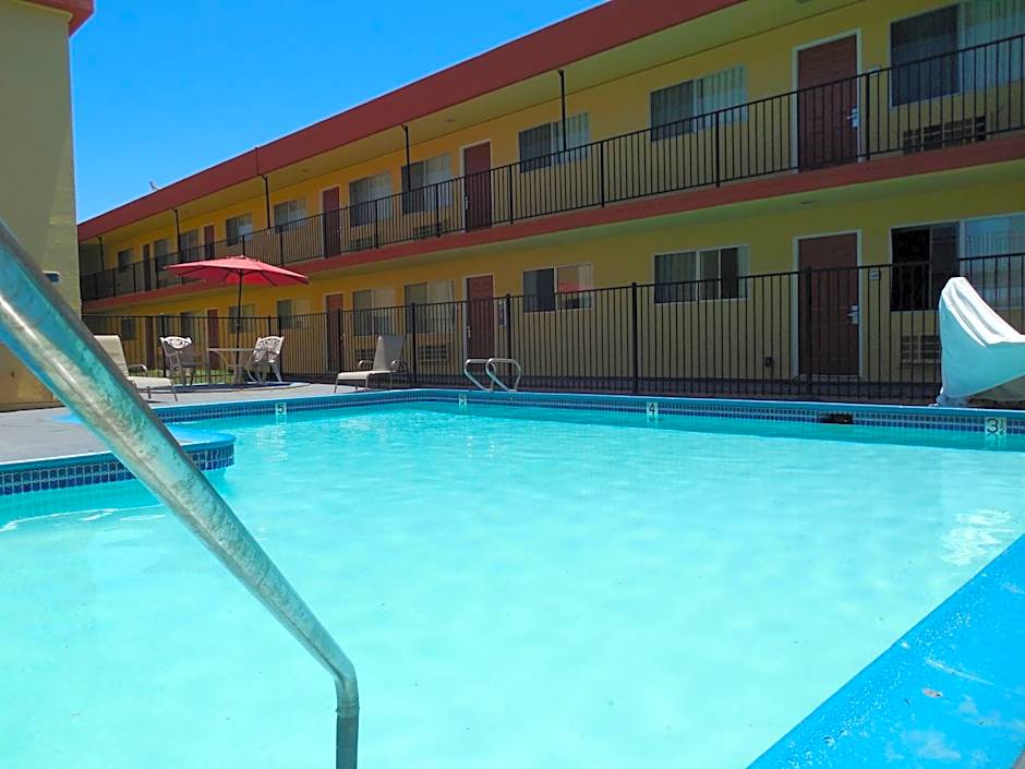 Howard Johnson Suites by Wyndham San Diego Chula Vista/BayFt