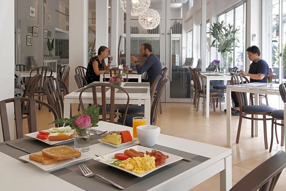 Ratchadamnoen Residence by ZUZU