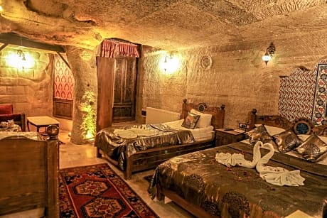 Deluxe Stone Suite (4 Adults)