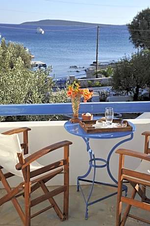 George's beach studios Aliki Paros