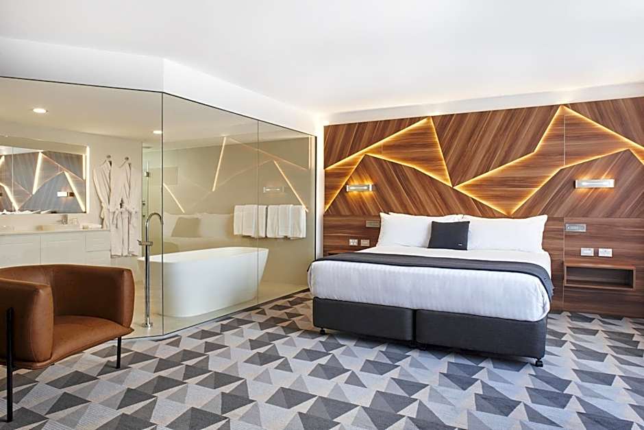Photo 1 of 4 of Premium King Room