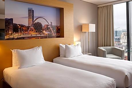 Classic Twin Room with City View