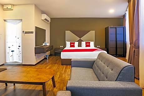 OYO 90474 Skycity Motel