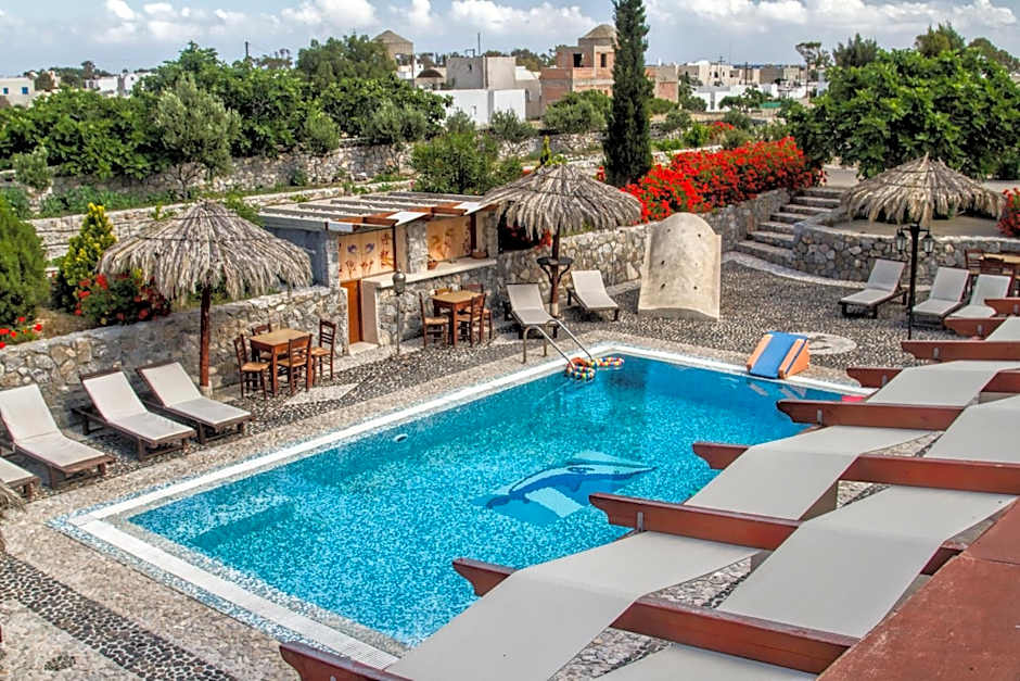 Birds Villa Apartments with Heated Pool - Including Car and Breakfast