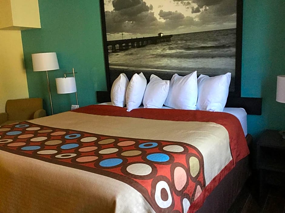 Super 8 by Wyndham Clearwater/St. Petersburg Airport