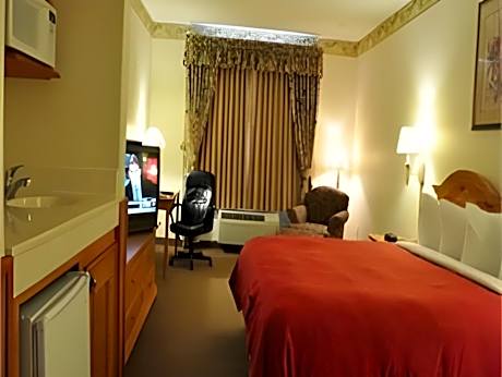 King Room with Roll-In Shower and Spa Bath - Disability Access/Non-Smoking