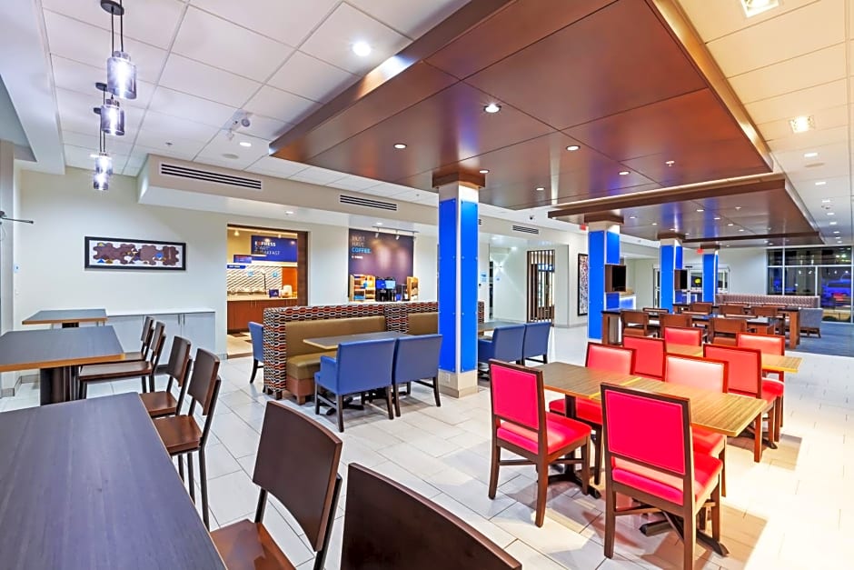 Holiday Inn Express & Suites Tulsa South - Woodland Hills By IHG