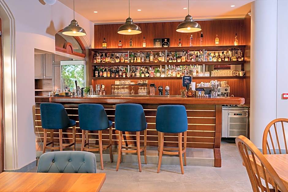 Kyma Suites Beach Hotel