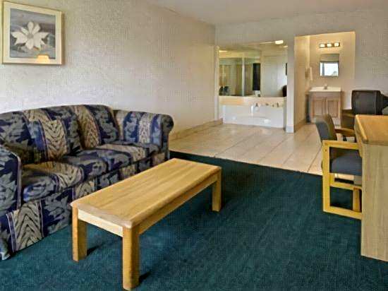 Super 8 by Wyndham Longview/I-20