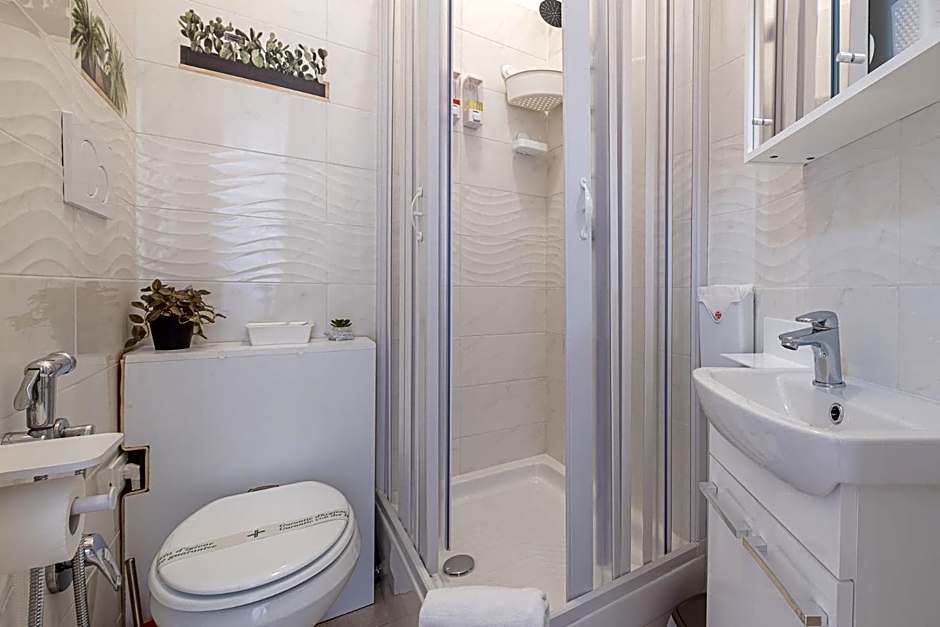 Damiani & Sister Guesthouse