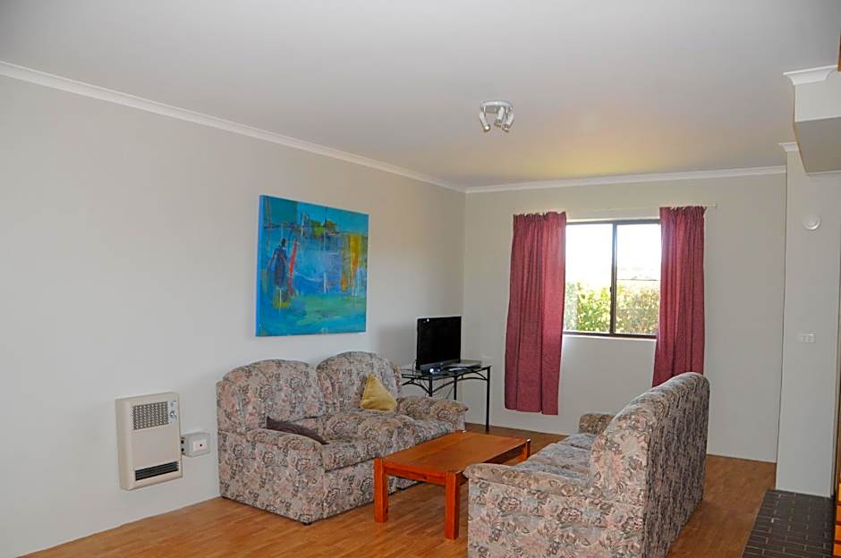Photo 1 of 5 of 2 Bedroom Apartment