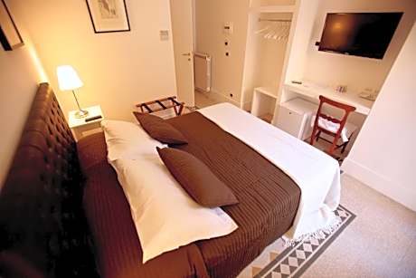 Small Double Room with Garden View and Balcony